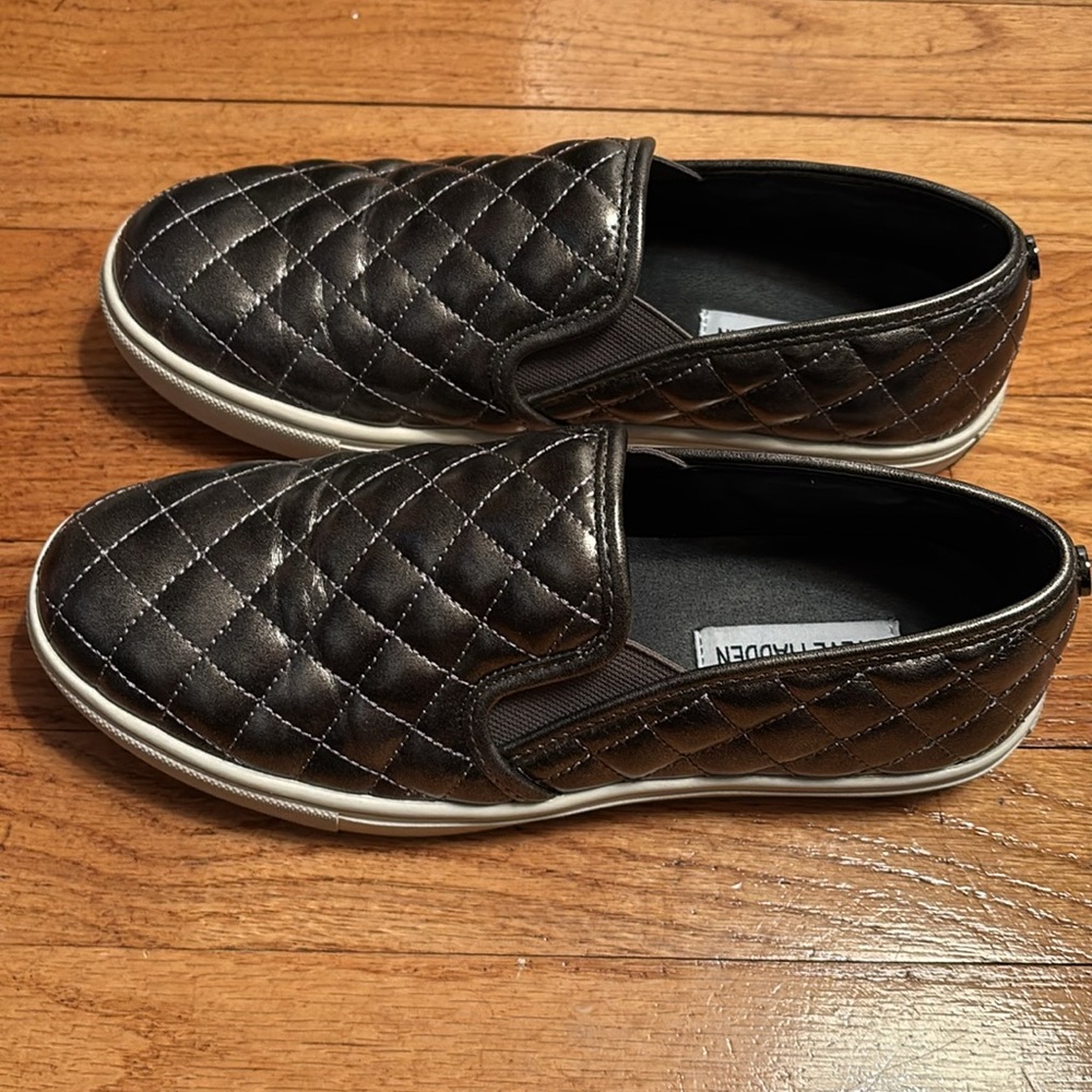 Steve Madden Women's Ecentrcq Sneaker - Picture 2 of 8